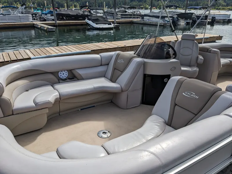 Seating on a pontoon boat